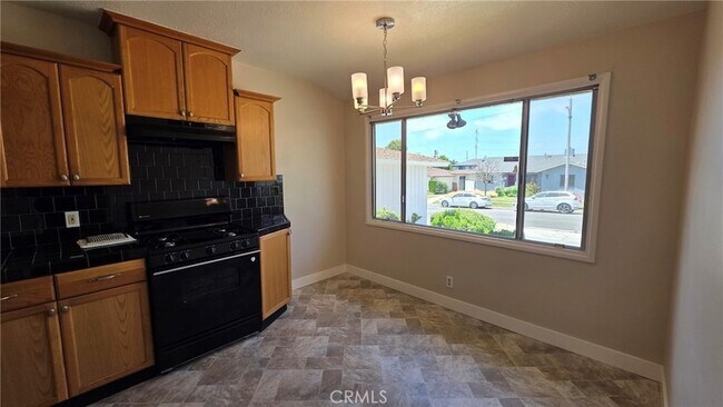 Building Photo - 6034 S Kings Rd