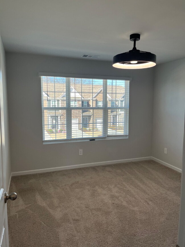 Building Photo - 453 Augustine Dr