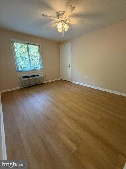 Building Photo - 250 Tanglewood Ln