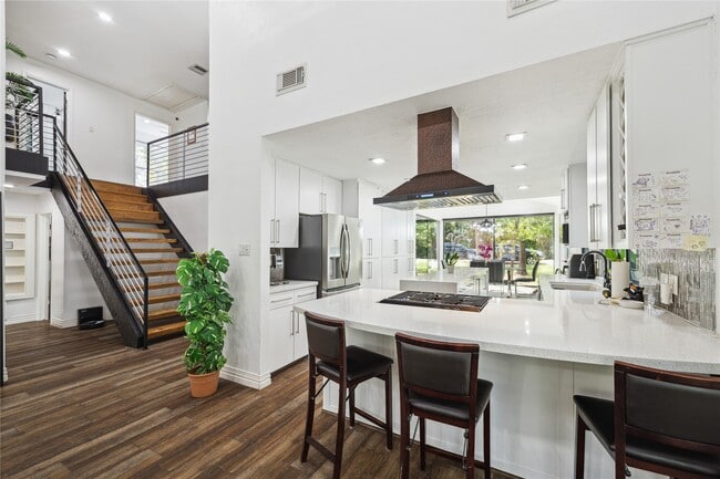 Building Photo - 64 N Timber Top Dr