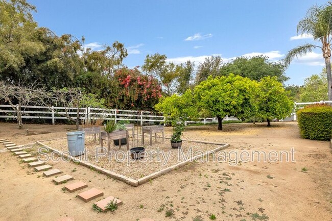 Building Photo - 1028 Capra Way