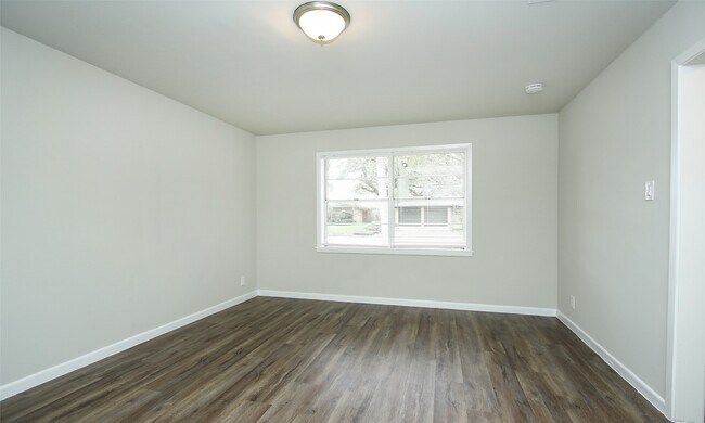 Building Photo - 9205 Vicksburg Ave