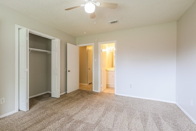 Building Photo - 9819 Kiwi Ln