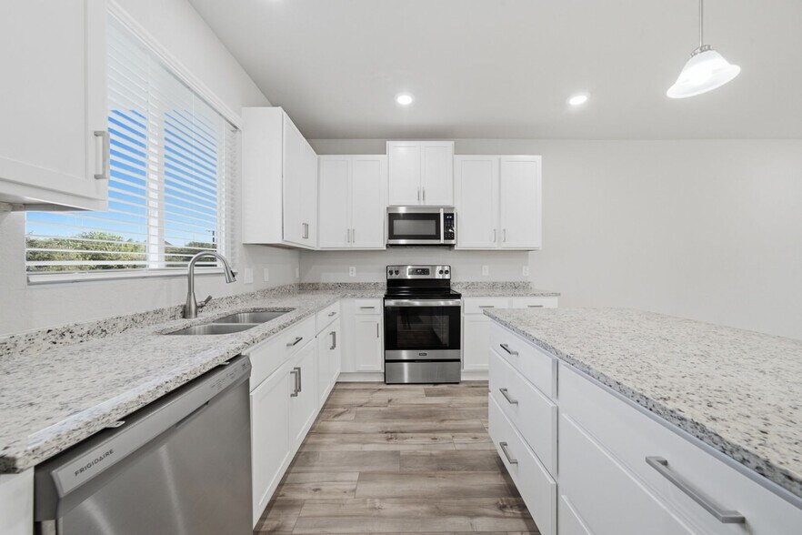 Building Photo - 21527 Sir Walter Ln