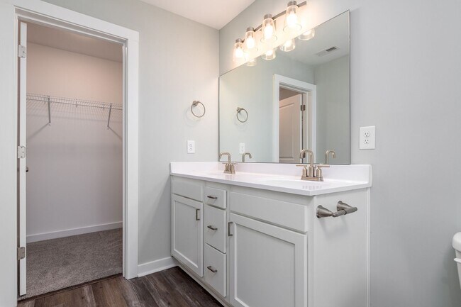 Building Photo - Move In Special! 3 Bedroom Townhome each w...