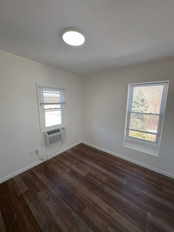 Building Photo - 730 N Main St