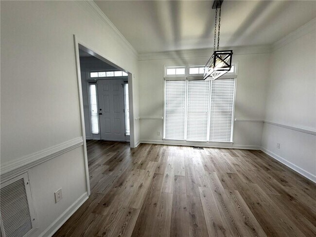 Building Photo - 4865 Chesterfield Ct