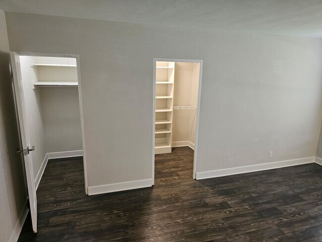 Building Photo - Updated Studio Apt in Dogtown!