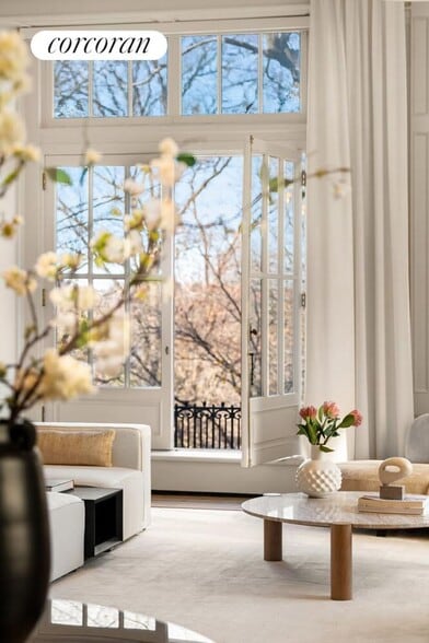 Building Photo - 337 Riverside Dr