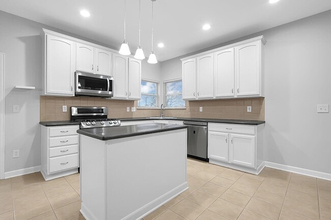 Building Photo - 2478 Silver Hill St