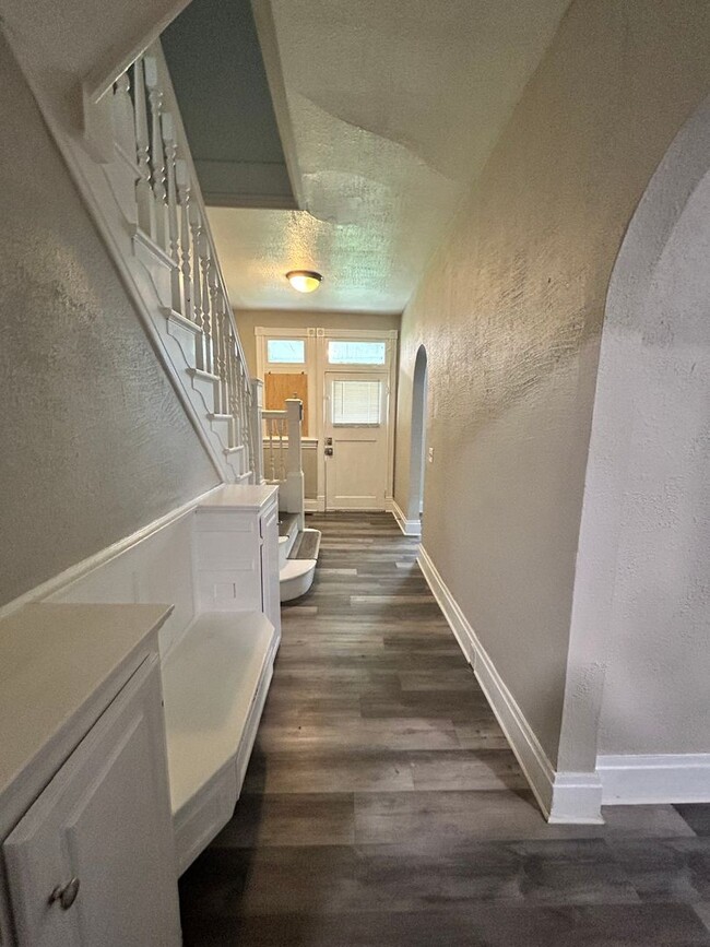 Building Photo - Beautiful Two Story Home on Scottdale