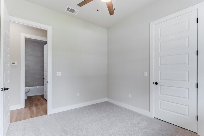 Building Photo - 1259 Pecan Valley Dr