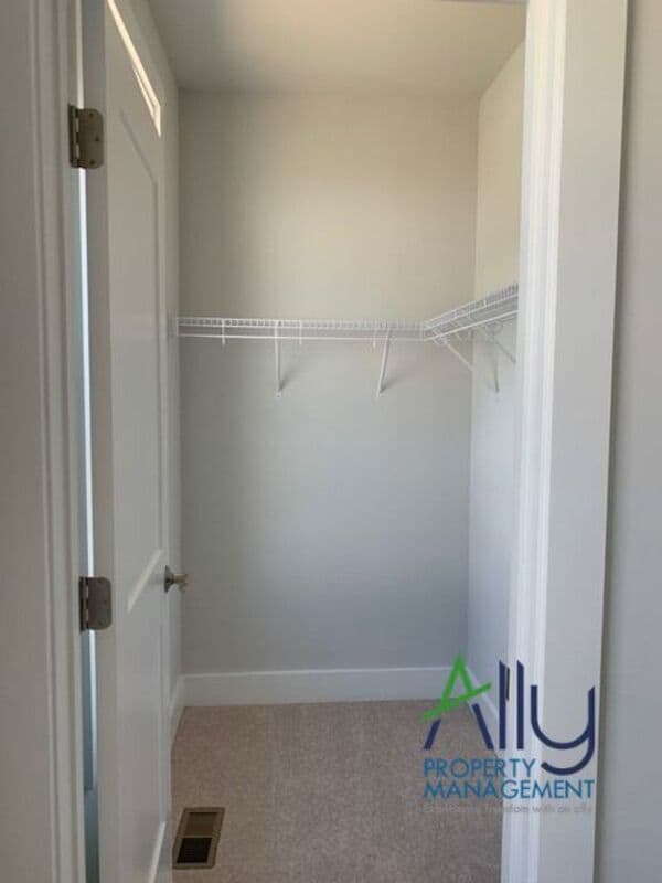 Building Photo - 822 Wesley Ln