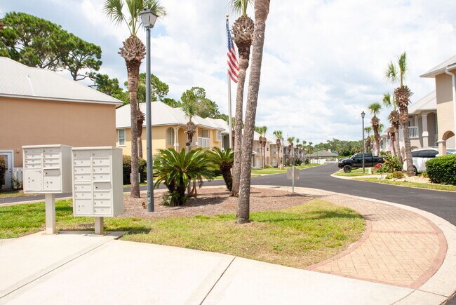 Building Photo - Luxury 3 bedroom 3.5 bath home in GATED community with BOAT SLIP!