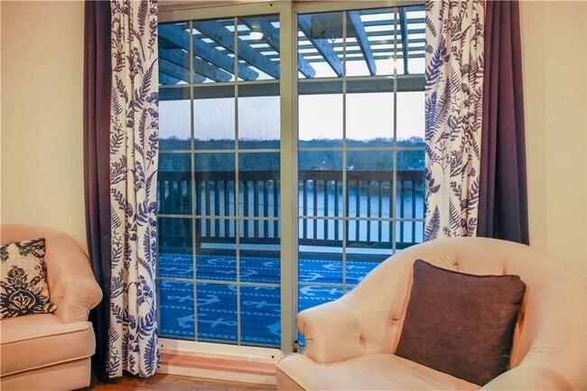 Building Photo - 46 W Shore Dr