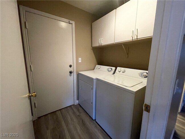 Building Photo - 9620 Christine View Ct