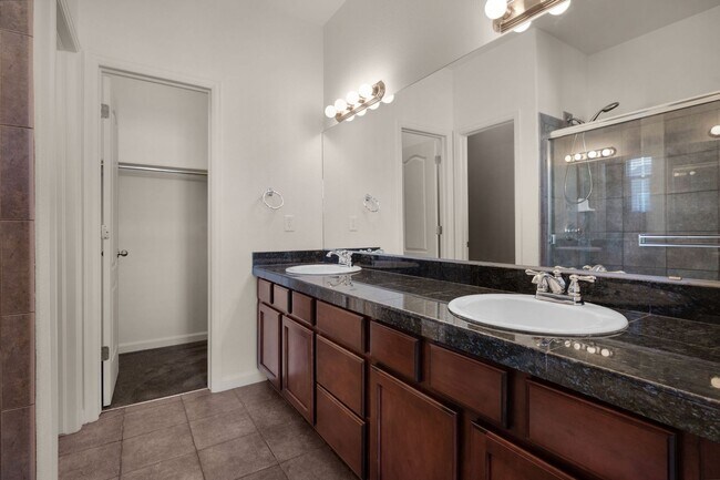 Building Photo - Beautiful 2 bdrm end unit with attach 2 car garage