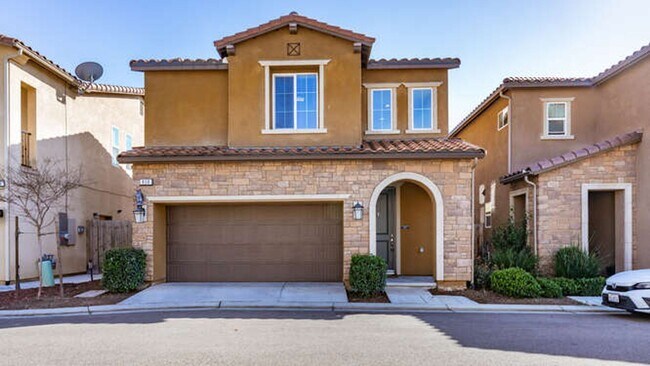 Building Photo - Charming Riverstone Home with Spacious Kitchen Island & Private Backyard