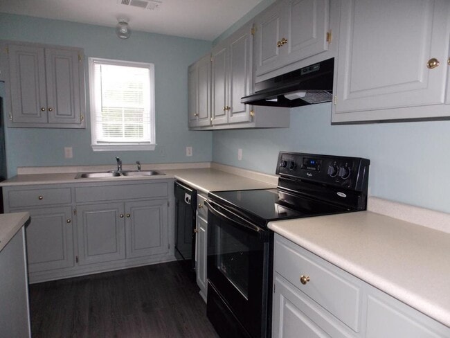 Building Photo - FALL 2026-2086 Gabbies Run