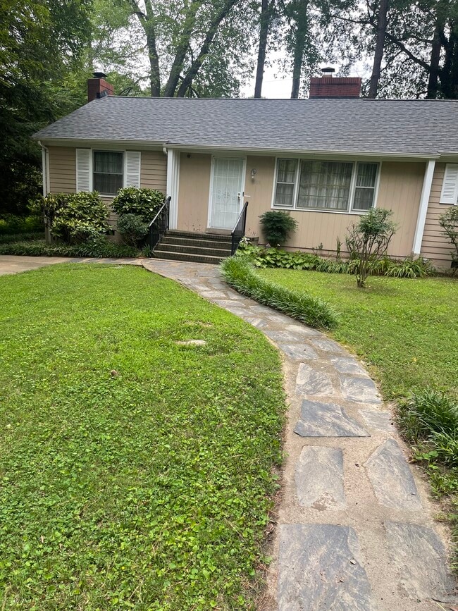 Building Photo - 1503 Westbury Dr - Furnished House