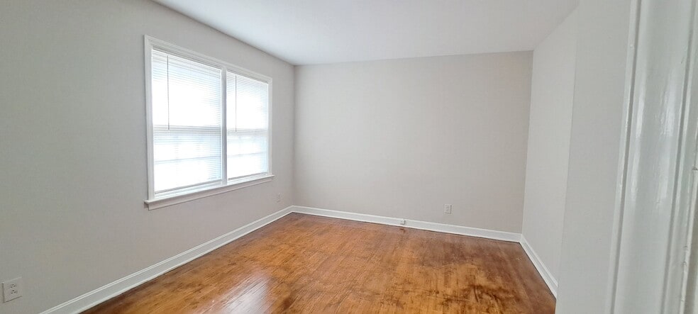 Building Photo - 610 Park Ave