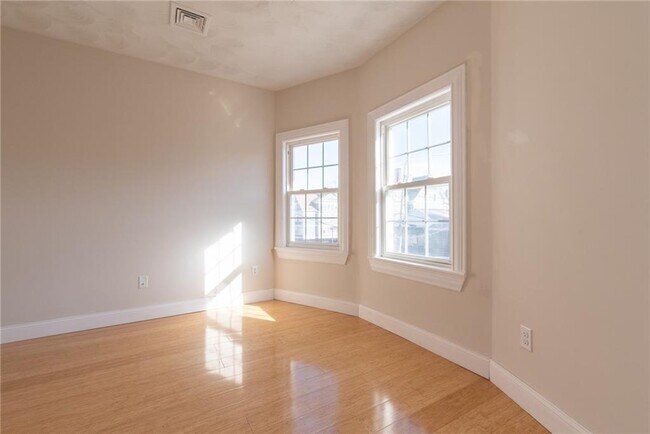 Building Photo - 29 Marlborough Ave