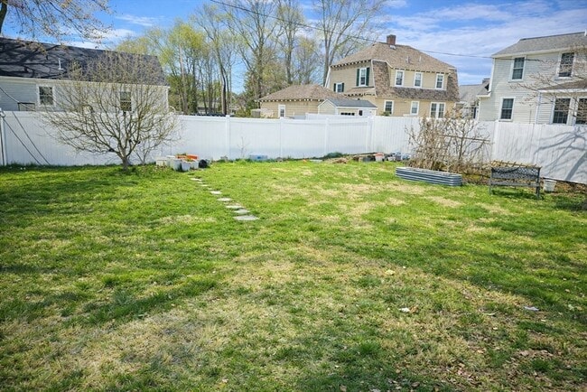 Building Photo - 38 Milton St