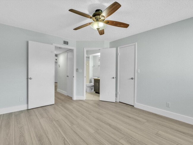 Building Photo - 731 Vista Isles Dr