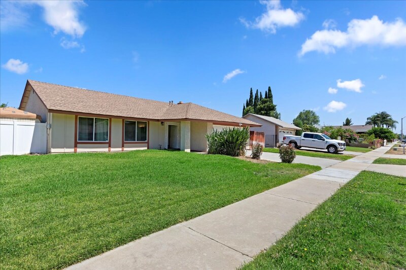 Primary Photo - 11261 Cochran Ave