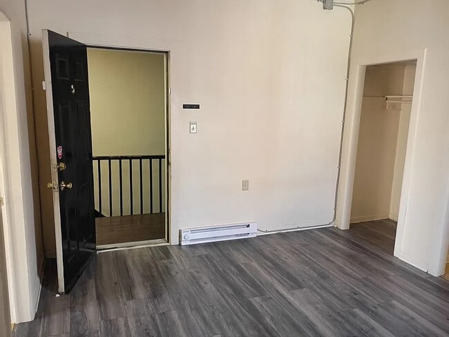 Building Photo - 207 S Maple Ave