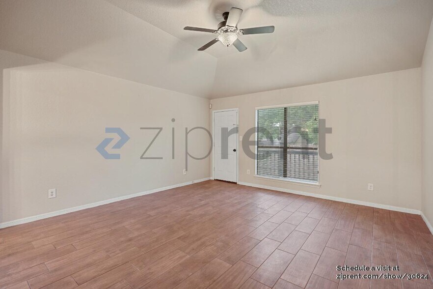 Building Photo - Unit