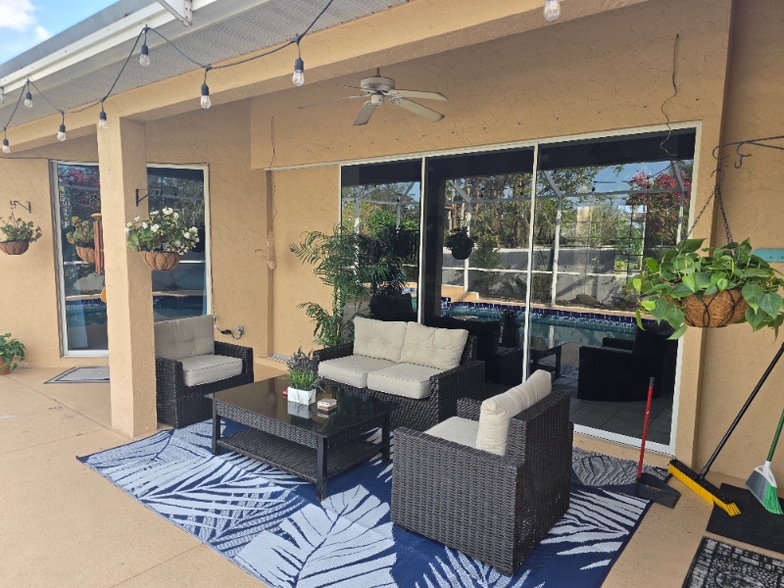 Building Photo - 4947 Cedar Oak Wy