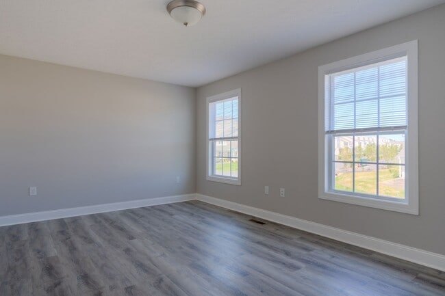 Building Photo - Available for immediate move in