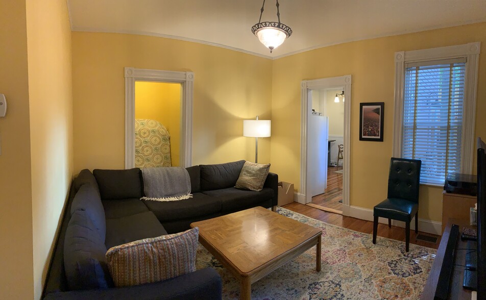 Living room - Pic 1 - 16 Dresden St