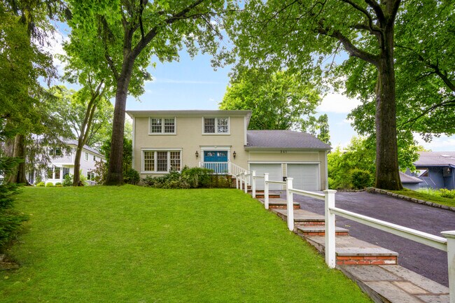 Building Photo - 341 Orienta Ave