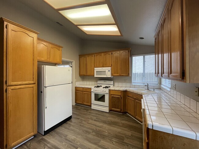 Building Photo - 13 Capshaw Ct