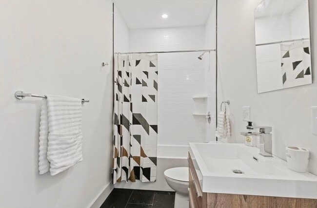 Building Photo - 43 Wordsworth St