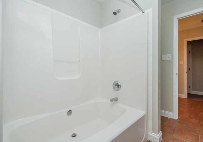 Building Photo - 823 Landing Dr