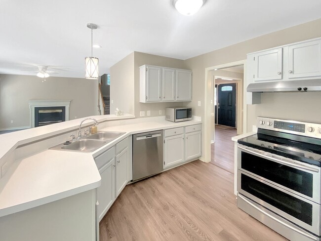Building Photo - Spacious 4 Bedroom Home in Pebble Creek!