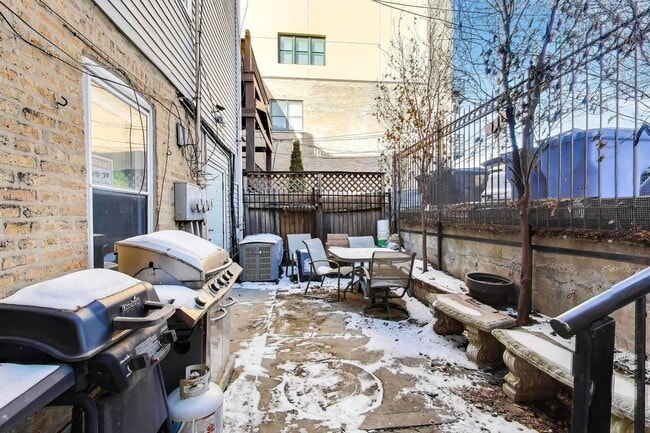 Building Photo - 2527 N Ashland Ave