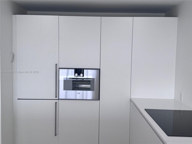 Building Photo - 3625 N Country Club Dr