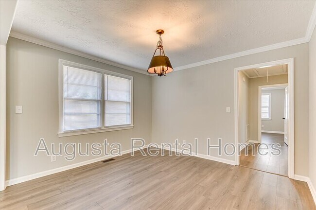 Building Photo - 3210 York Dr