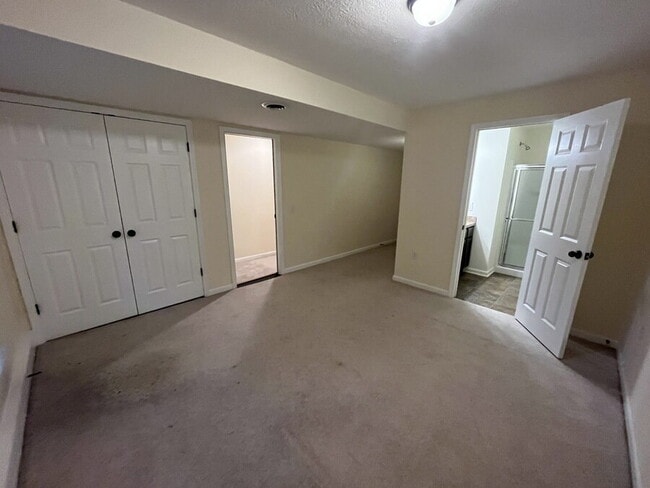 Building Photo - 39 Grandview Dr