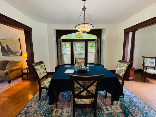 Building Photo - 1520 Maple Rd