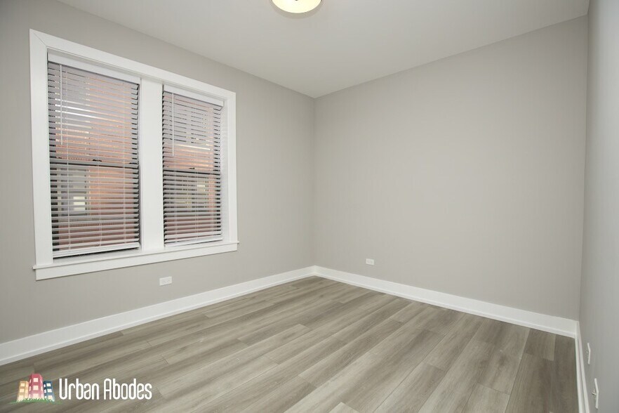 Building Photo - 3937 N Janssen Ave