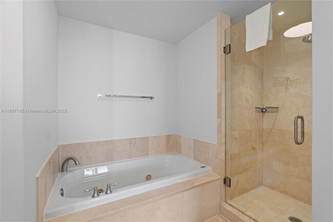 Building Photo - 4401 Collins Ave