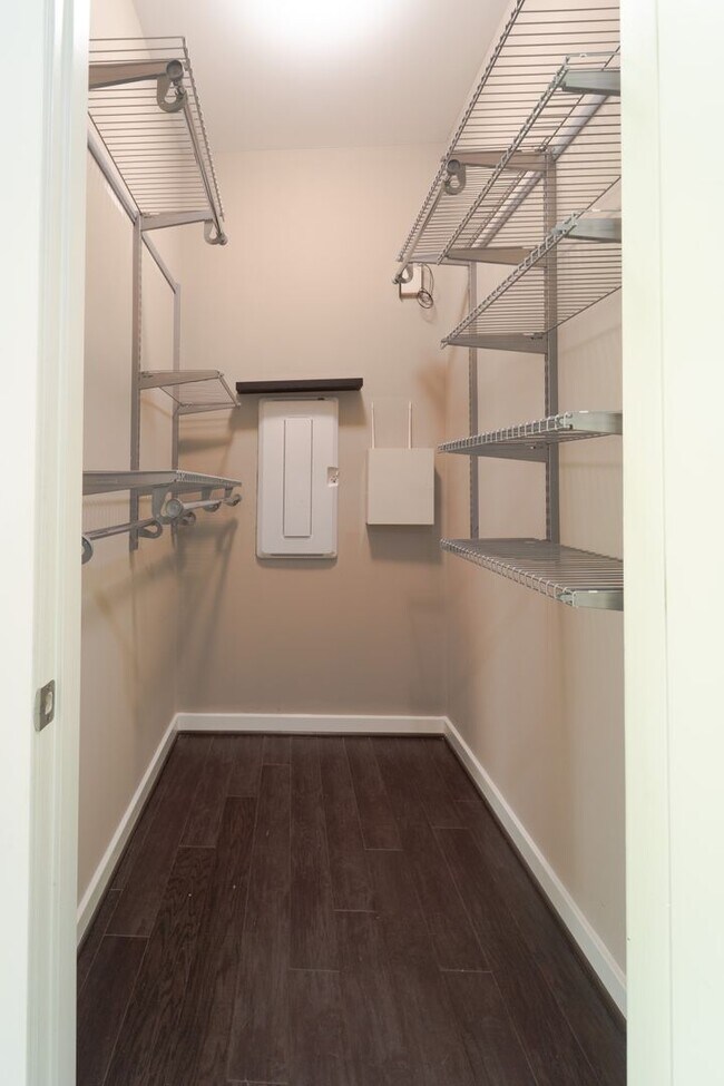 Building Photo - 10225 Hilltop Ascent Dr