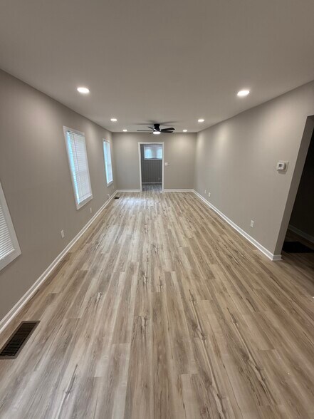 Building Photo - 2239 Carey Dr SE