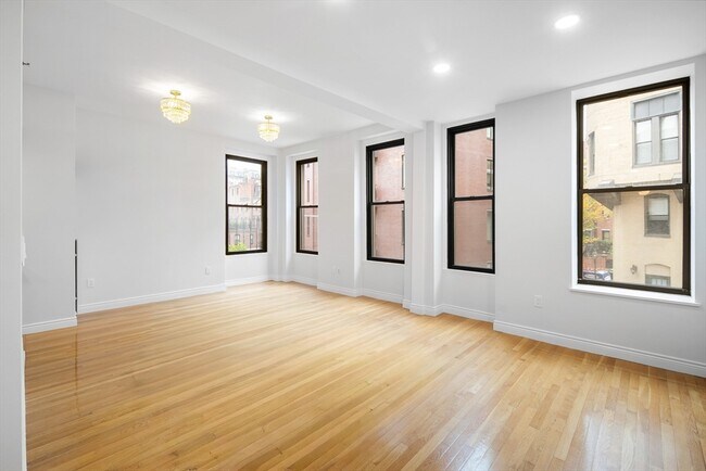 Building Photo - 4 Charlesgate E