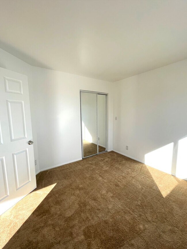 Building Photo - 451